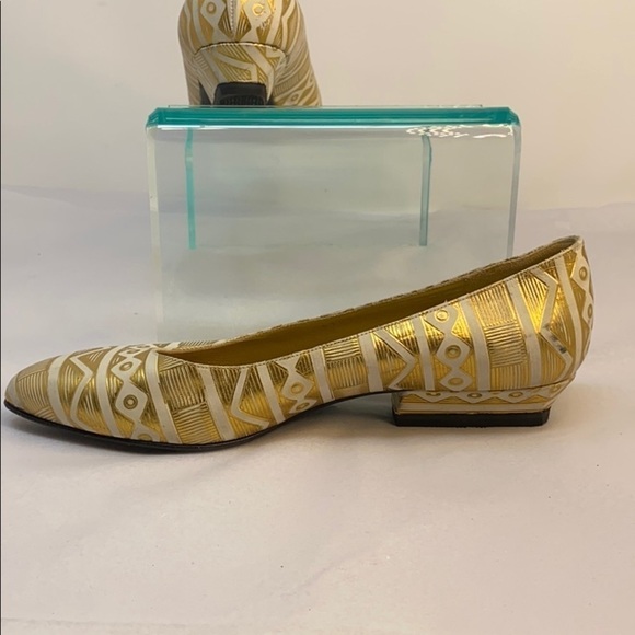 Bruno Magli Sz 6 Flat Gold White Leather Flats - Picture 7 of 11